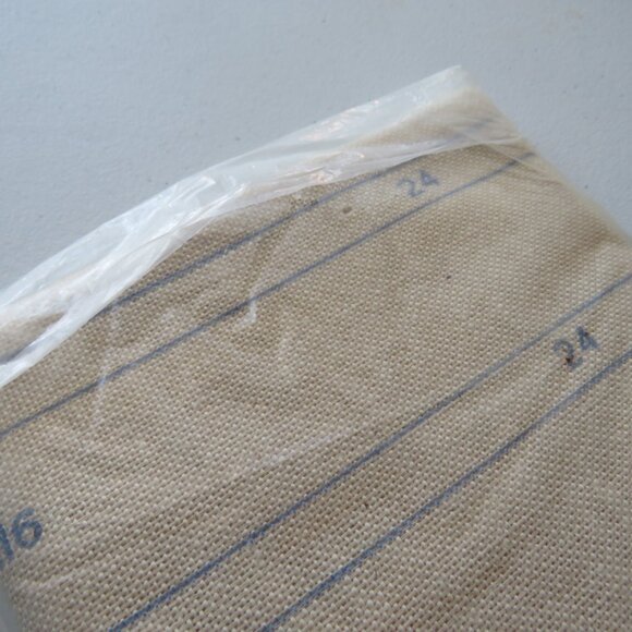 Aunt Lydia’s Lion Punch Needle Rug Wall Hanging 24“ x 36” Kit #606 - Picture 10 of 10